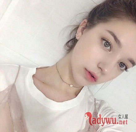 火车女乘务员真是不错的极品,貌美肤白 这个尤物谁不喜欢啊
