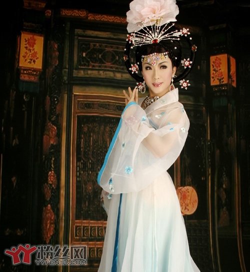 李玉刚现任女友是谁 李玉刚前女友新女友