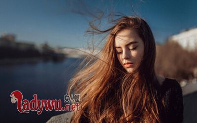 成熟男人喜欢一个女人的身体有哪些征兆 用身体靠近你是想睡你吗