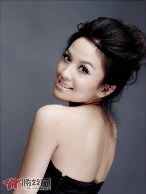 齐芳老公是钟汉良吗 钟汉良老婆齐芳简历