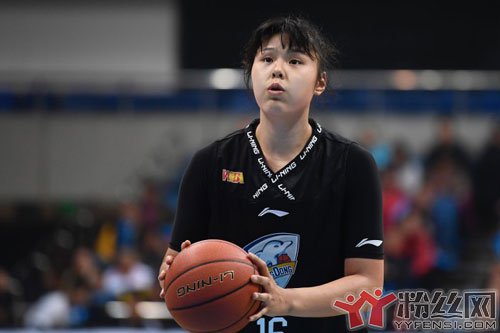 中国女篮李月汝男朋友是谁+简介 女篮小巨人李月汝视频截图