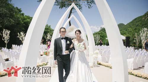 潘石屹儿子潘瑞和廖婧结婚照 潘瑞老婆廖婧胸围