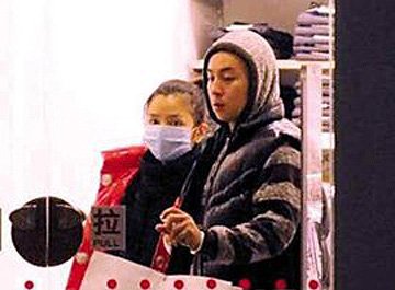 杨丽晓和释小龙结婚照 释小龙老婆杨丽晓吗