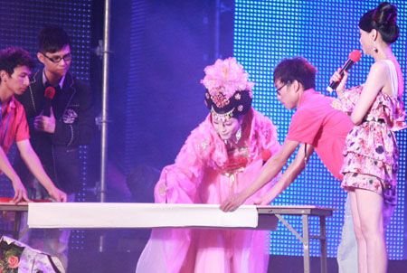 李玉刚资料近况 李玉刚和石头什么关系