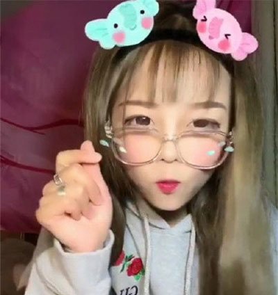 顾茜茜黑历史拍胸 顾茜茜直播间中吹避孕套