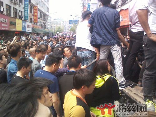 38军打城管视频在哪?真的假的 城管打军嫂38军事件始末