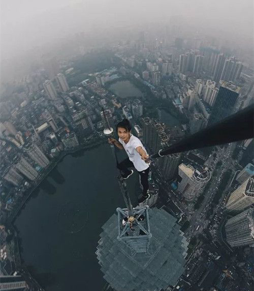 极限咏宁坠楼身亡真的吗 怎么坠楼的