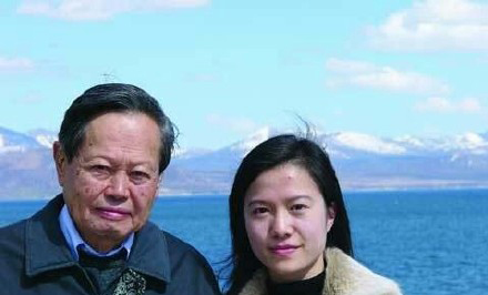 杨振宁和翁帆相差多少岁？杨振宁有多少财产