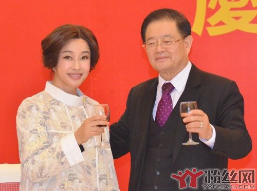 刘晓庆现任老公是谁?做什么的 刘晓庆老公这么老能干的动?