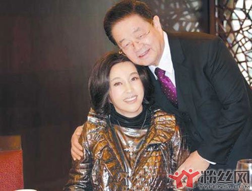 刘晓庆老公王晓玉前妻是谁 她老公追了她20多年还真嫁给了爱情