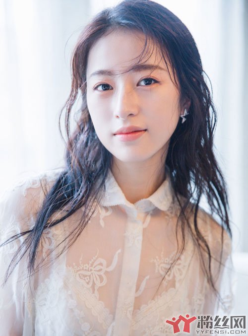 周雨彤在小魔仙中演谁 我记得《巴啦啦小魔仙》那个叫刘美彤吧