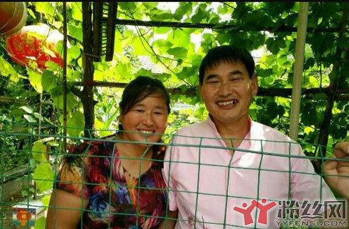 大衣哥老婆最新照片 好朴实的一对夫妻羡慕
