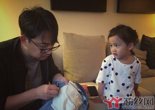 黄忆慈妹妹叫什么名字 看他爸爸就知道多多很聪明