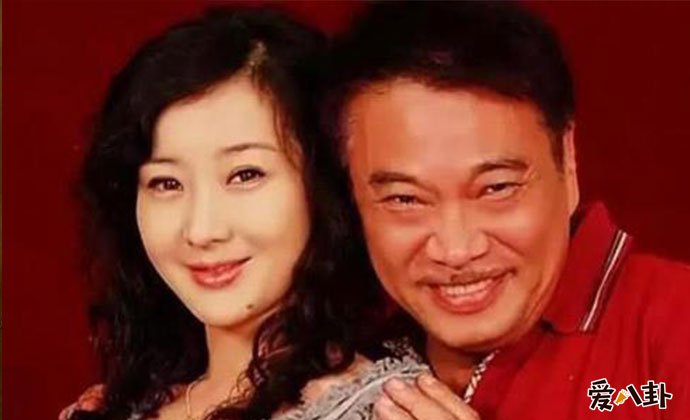 吴孟达老婆侯珊燕照片