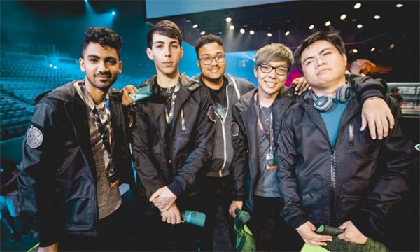 《英雄联盟》MSI传奇回顾：CLG翻盘击败SKT