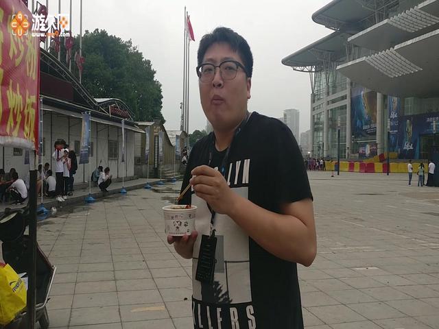 长沙臭豆腐烫嘴 但穿越火线CFHD的上线更加暖心