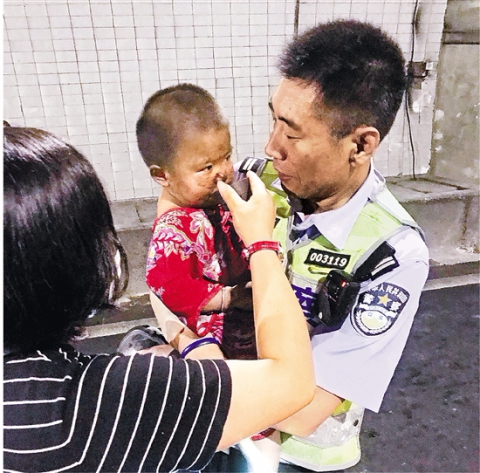 “最美逆行者”：杭州高速交警穿越火线急速营救——浙江在线