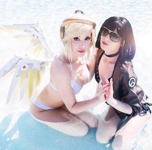 《守望先锋》泳池派对Cosplay 一起来清凉一夏！