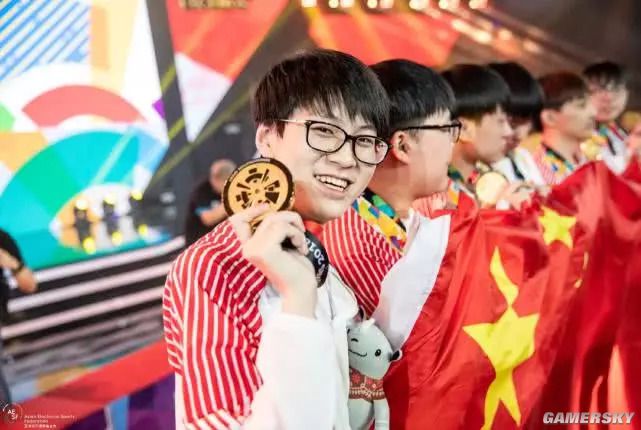 中国队在亚运会《英雄联盟》上翻盘夺魁 而其身后百味又有谁知？