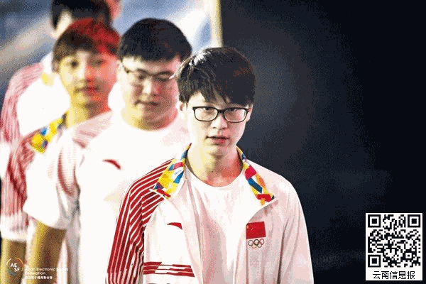 云南骄傲 楚雄小伙田野与队友斩获2018亚运会英雄联盟决赛金牌